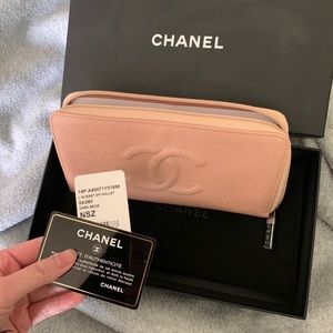 CHANEL Gusset Zip Wallet